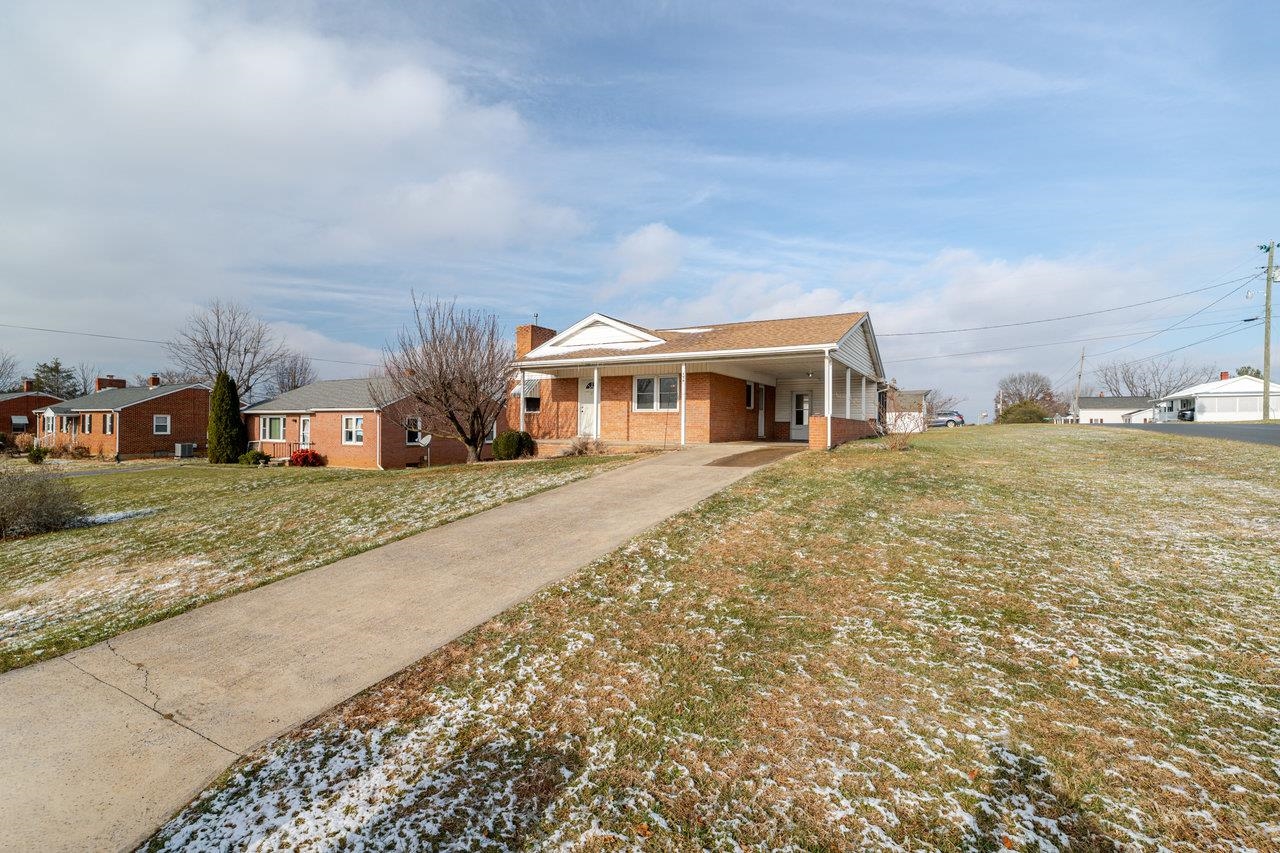 179 3rd Street Broadway, VA 22815 - Photo 31 of 38 a front view of a house with a yard