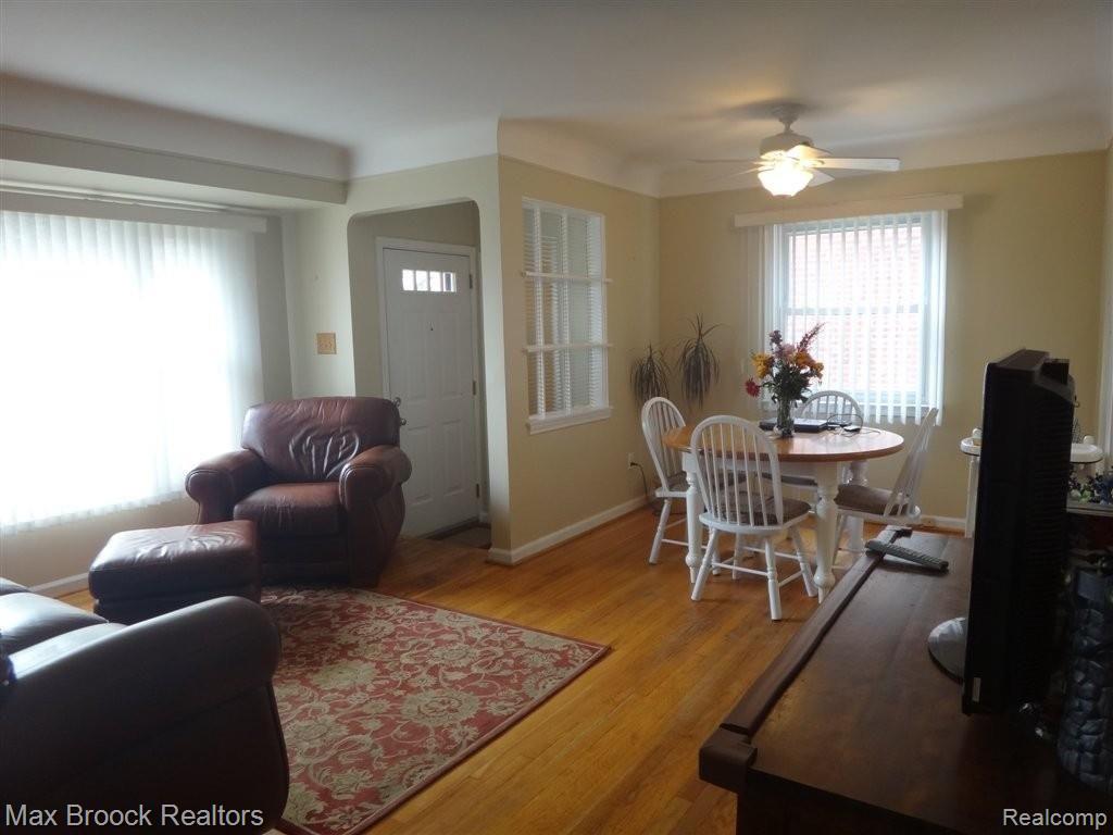 202 Normandy Road Royal Oak, MI 48073 - Photo 6 of 11 DSC00901.JPG