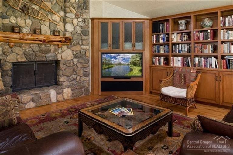 8 North Course Lane Sunriver, OR 97707 - Photo 7 of 24 Large Montana mossy rock fireplace takes