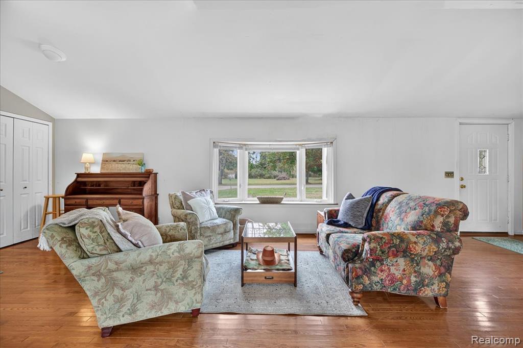 5621 Delmas Road Clarkston, MI 48348 - Photo 8 of 47