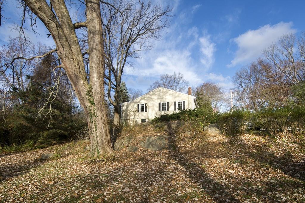 112 Nokomis Road Hingham, MA 02043 - Photo 4 of 30 Gallery Image 4