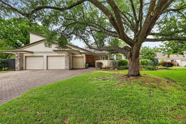 $825,000 | 8215 Amber Cove Drive, Humble, TX 77346