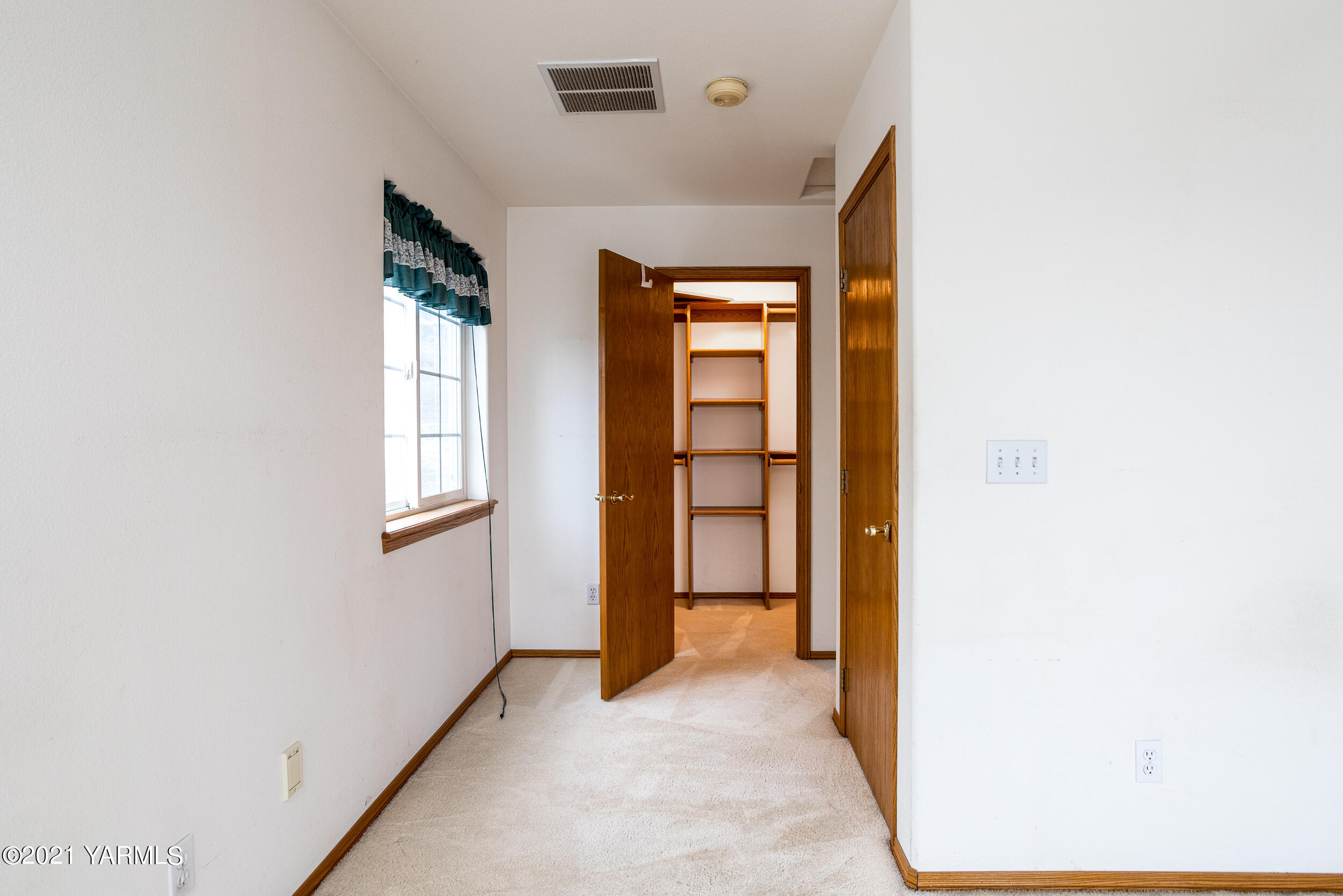 1212 Meadowbrook Road Yakima, WA 98903 - Photo 18 of 36 Primary Bath