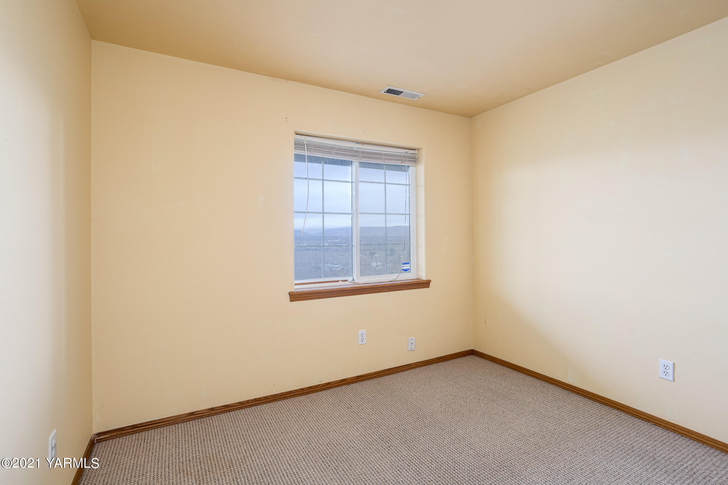 1212 Meadowbrook Road Yakima, WA 98903 - Photo 26 of 36 Bedroom #3