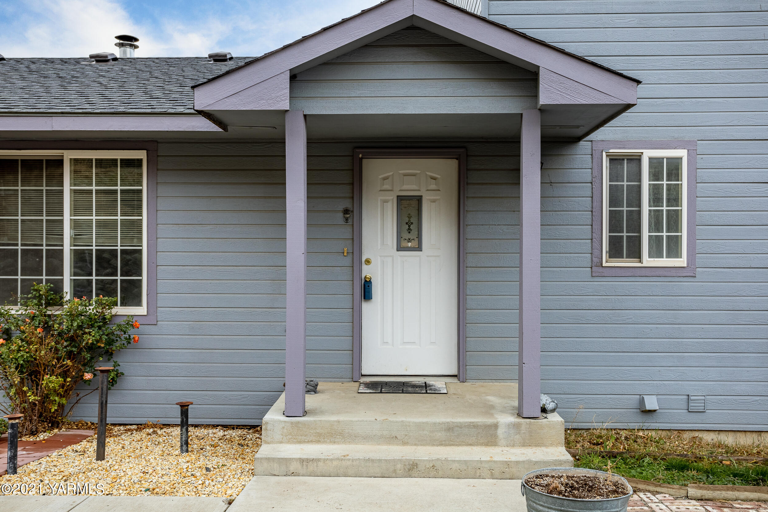 1212 Meadowbrook Road Yakima, WA 98903 - Photo 3 of 36 Exterior Entry View