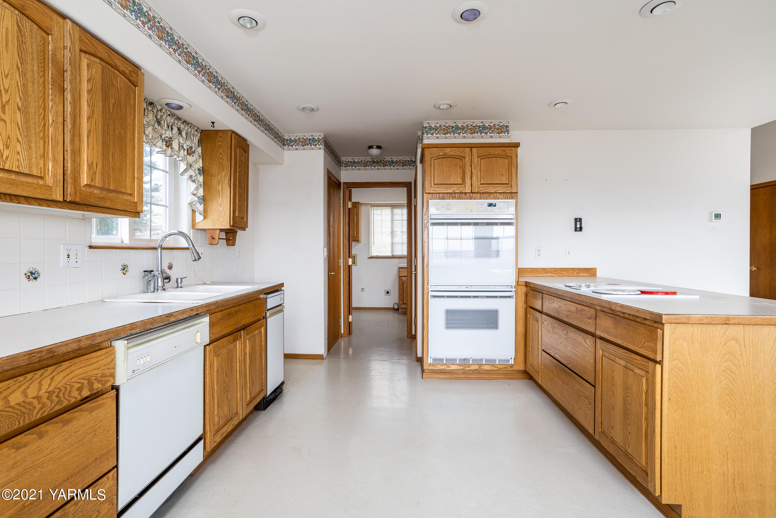 1212 Meadowbrook Road Yakima, WA 98903 - Photo 7 of 36 Kitchen