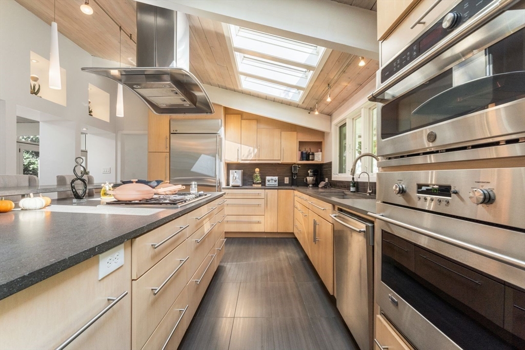 69 Bridge Street Manchester, MA 01944 - Photo 11 of 33 Gallery Image 11