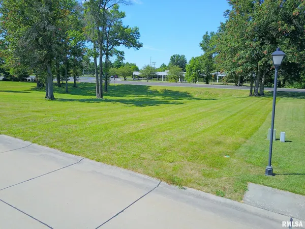 $28,000 | 3 Eastland Court, Carlinville, IL 62626