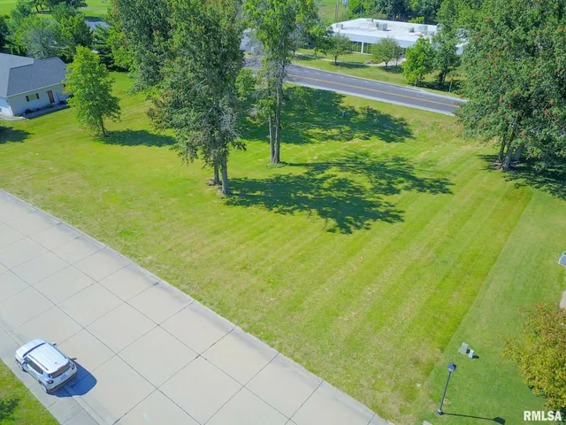 $28,000 | 3 Eastland Court, Carlinville, IL 62626