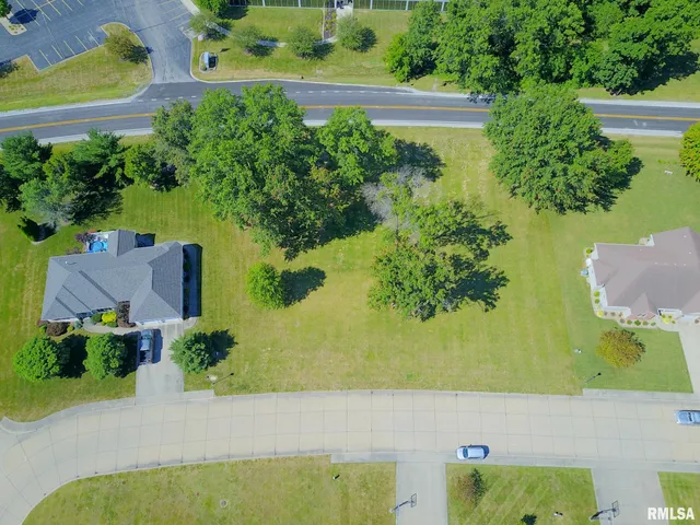 $28,000 | 3 Eastland Court, Carlinville, IL 62626