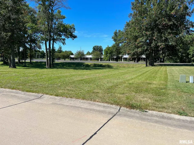 $28,000 | 3 Eastland Court, Carlinville, IL 62626