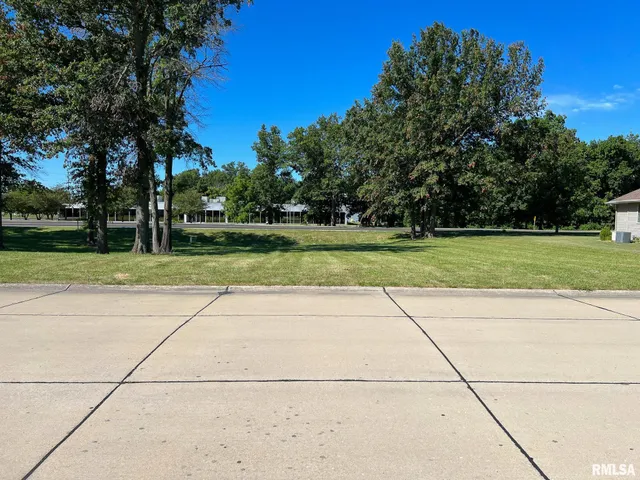 $28,000 | 3 Eastland Court, Carlinville, IL 62626