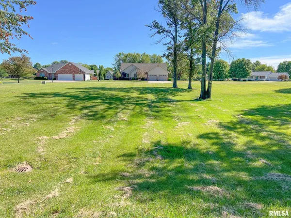 $28,000 | 3 Eastland Court, Carlinville, IL 62626