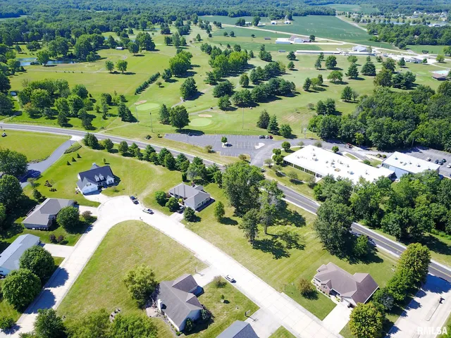 $28,000 | 3 Eastland Court, Carlinville, IL 62626