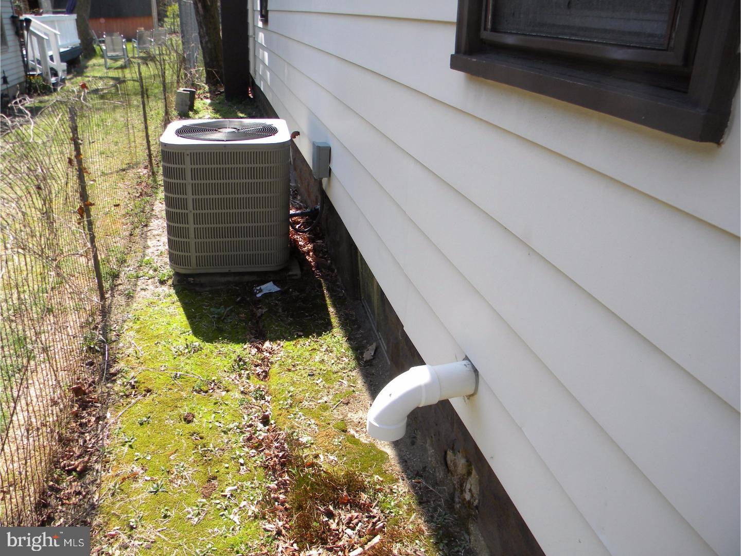 1371 Crown Point Road Westville, NJ 08093 - Photo 3 of 25 Gallery Image 3