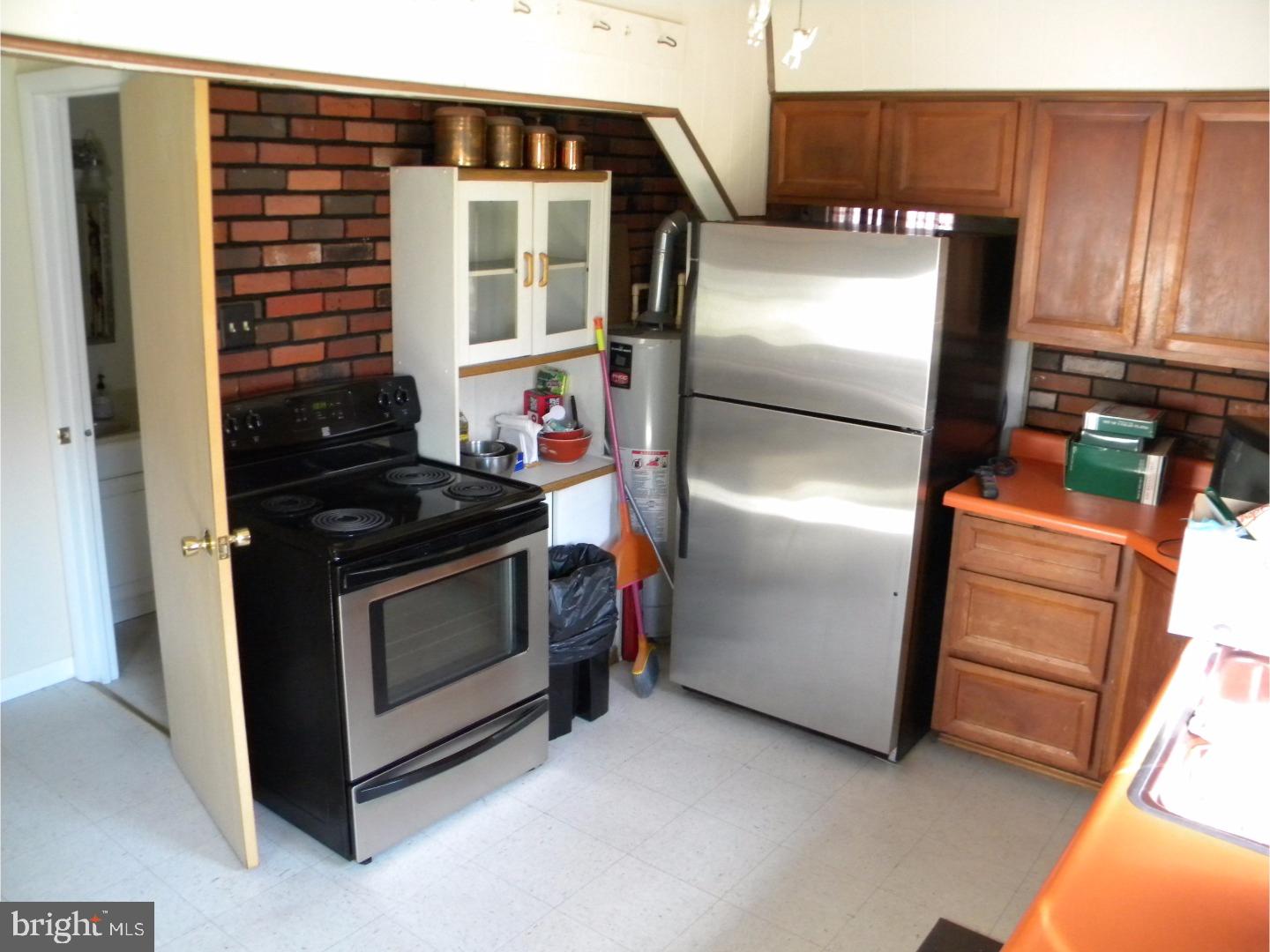 1371 Crown Point Road Westville, NJ 08093 - Photo 4 of 25 Gallery Image 4