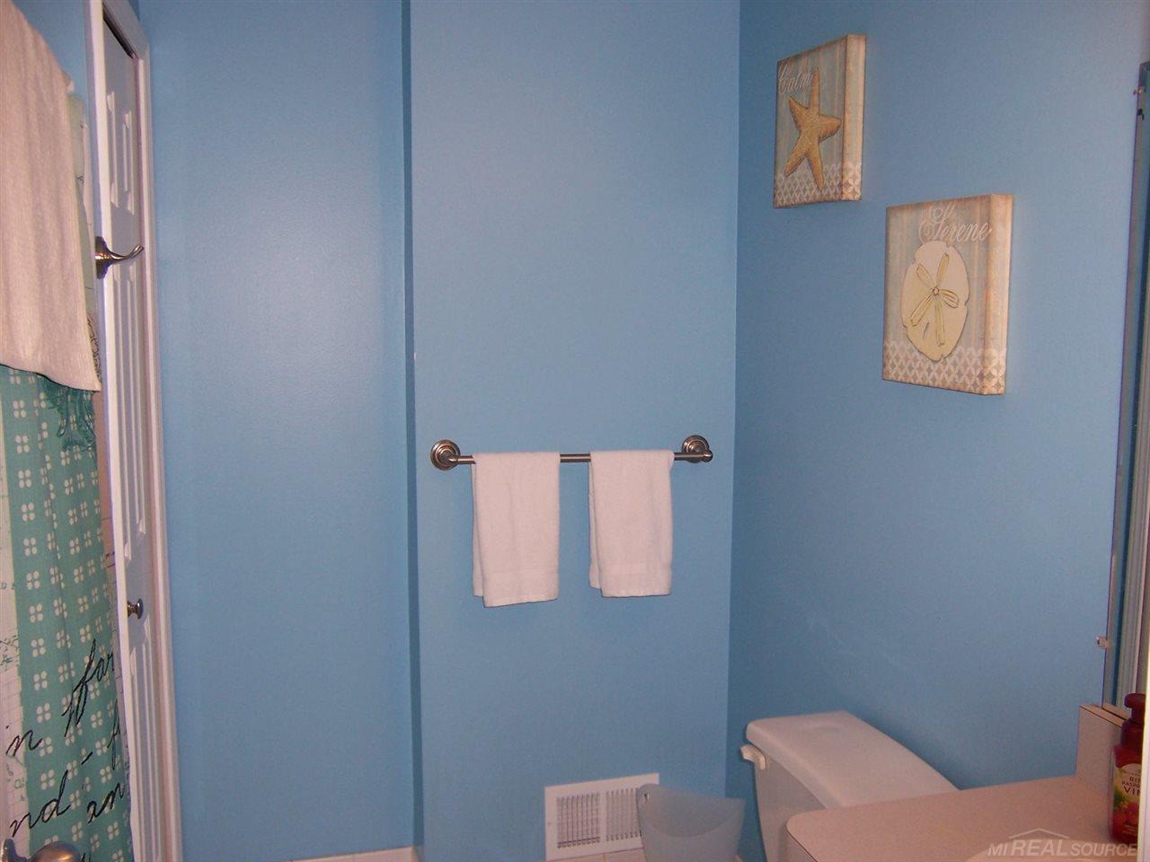 53829 County Line Road New Baltimore, MI 48047 - Photo 12 of 17 50008467-11.JPG