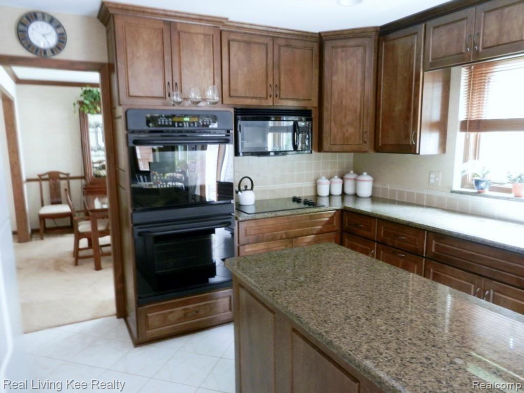 1793 Snowden Circle Rochester, MI 48306 - Photo 17 of 34 DSCN1749.jpg