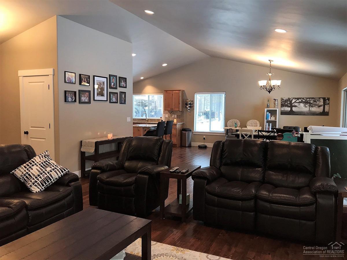 16923 Indio Road Bend, OR 97707 - Photo 4 of 25 Gallery Image 4