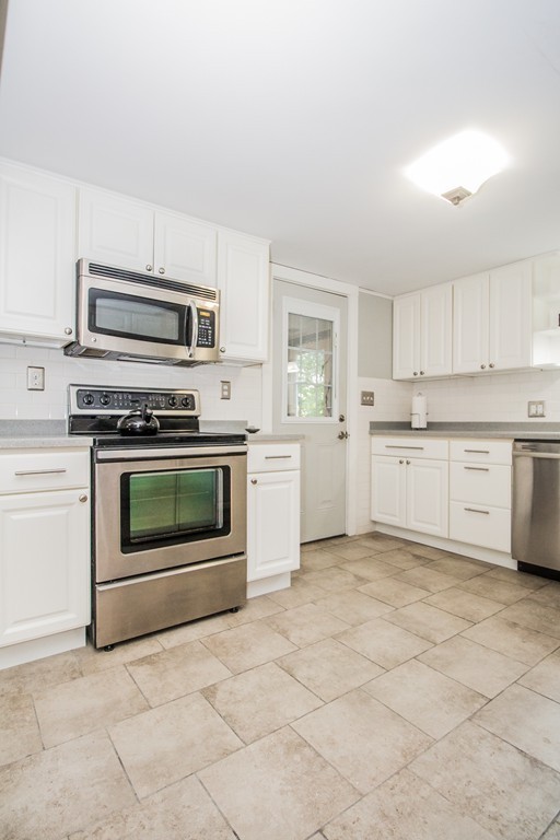 58 Londonderry Road Framingham, MA 01701 - Photo 4 of 26 Gallery Image 4