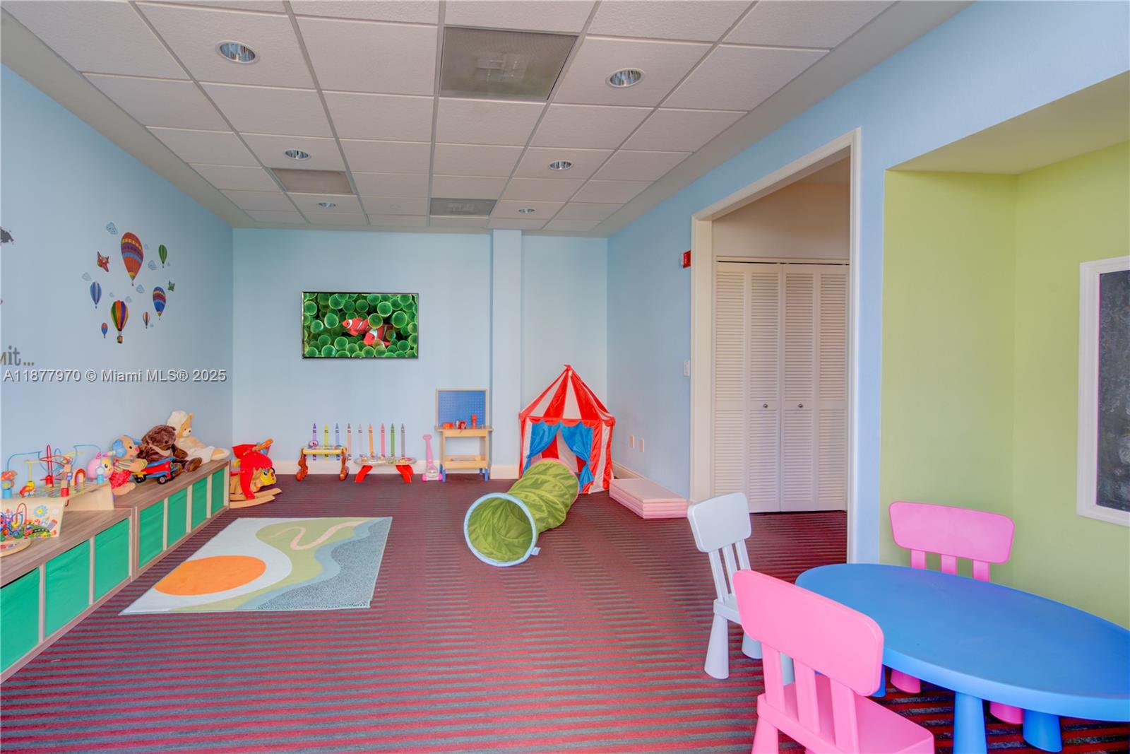 848 Brickell Key Drive, Unit 2502 Miami, FL 33131 - Photo 40 of 40 a living room with furniture