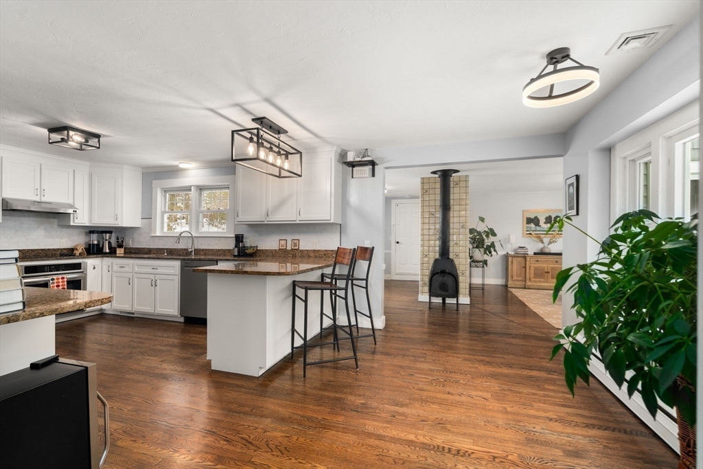 21 Pleasantview Terrace Framingham, MA 01701 - Photo 4 of 25