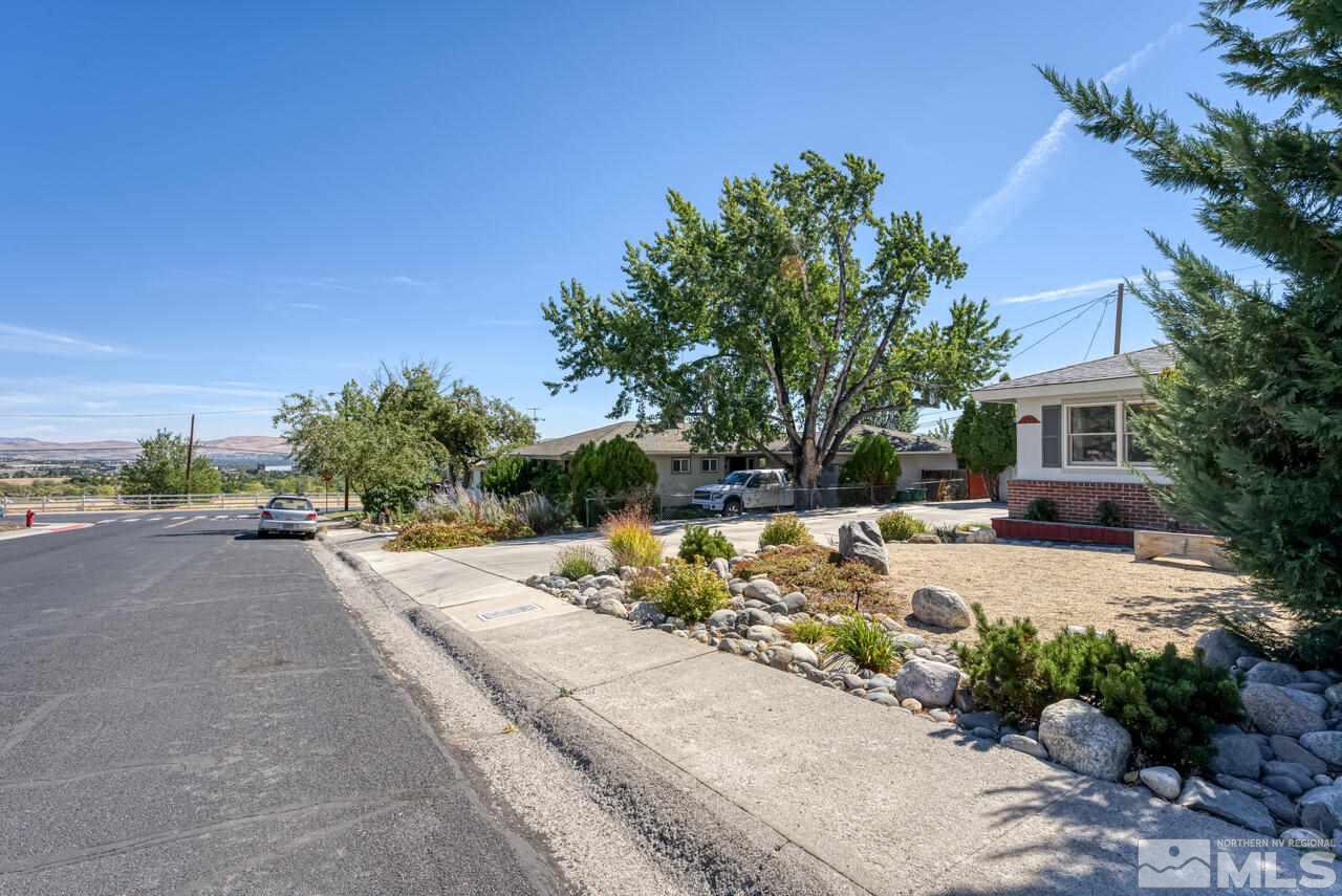 1850 Marlette Avenue Reno, NV 89503 - Photo 23 of 25 a view of a backyard with sitting area