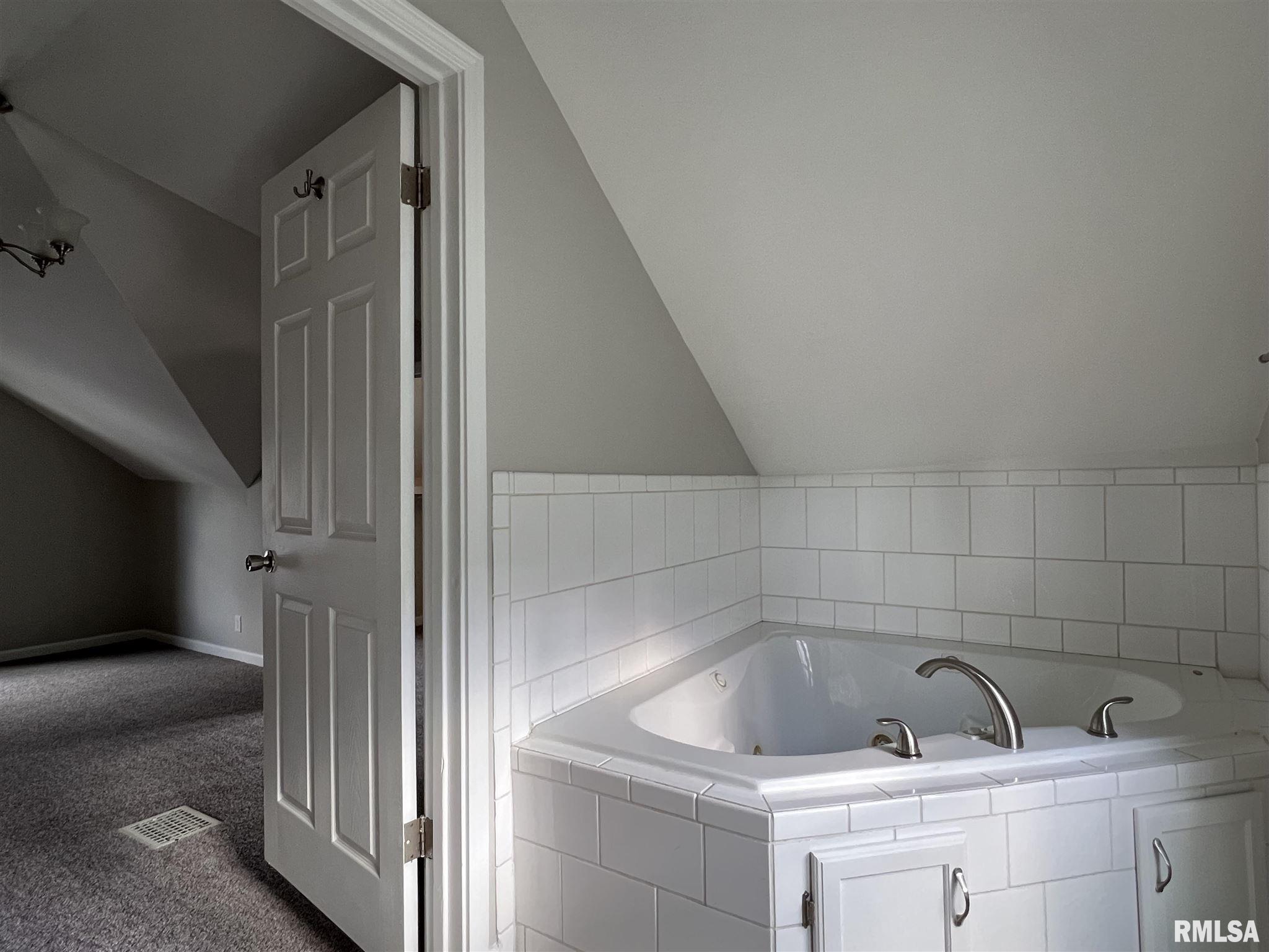 1929 3rd Street Moline, IL 61265 - Photo 34 of 41 Gallery Image 34