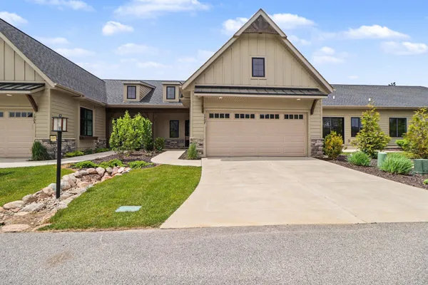$374,900 | 1907 East Woodglen Circle, Valparaiso, IN 46383