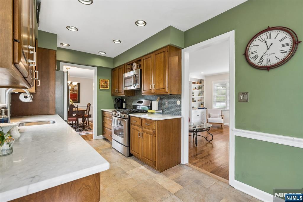 81 Mountain Road Verona, NJ 07044 - Photo 10 of 31