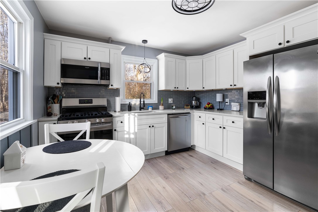 214 Souza Road Tiverton, RI 02878 - Photo 5 of 32 Gallery Image 5