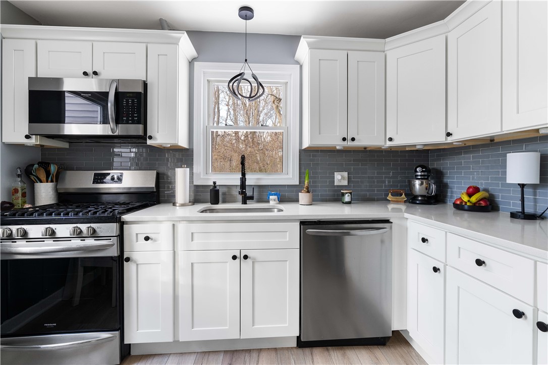 214 Souza Road Tiverton, RI 02878 - Photo 6 of 32 Gallery Image 6