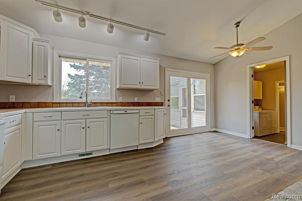 1676 Greenwood Road Lapeer, MI 48446 - Photo 8 of 41 Gallery Image 8