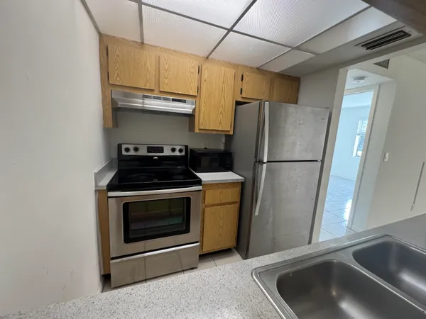$1,600 | 1854 Abbey Road, Unit 102, West Palm Beach, FL 33415