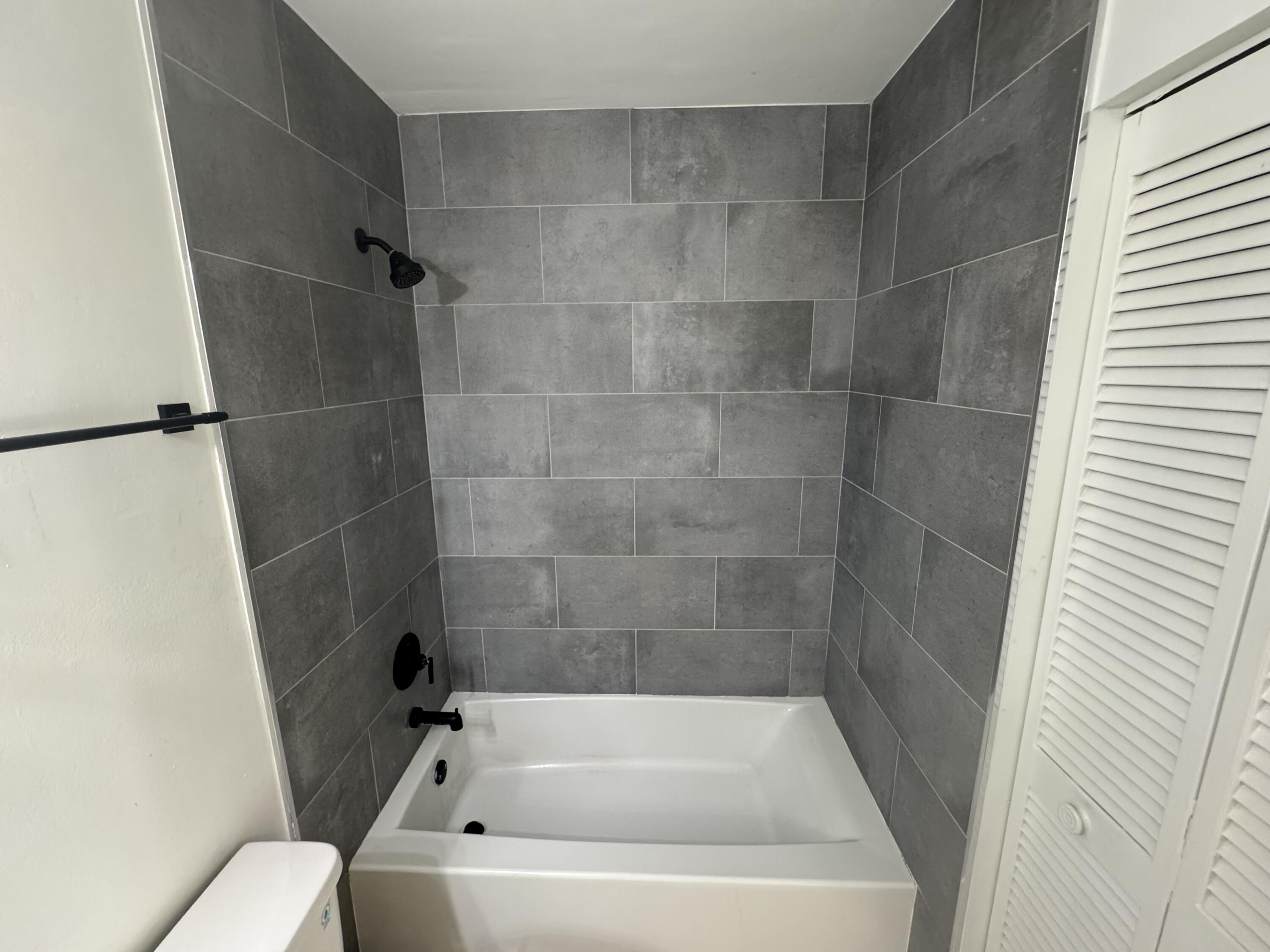 1854 Abbey Road, Unit 102 West Palm Beach, FL 33415 - Photo 11 of 26 Bathroom