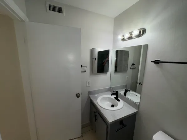 $1,600 | 1854 Abbey Road, Unit 102, West Palm Beach, FL 33415