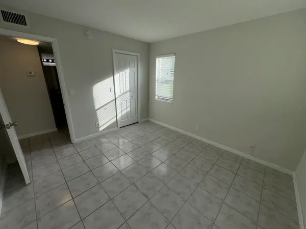 $1,600 | 1854 Abbey Road, Unit 102, West Palm Beach, FL 33415