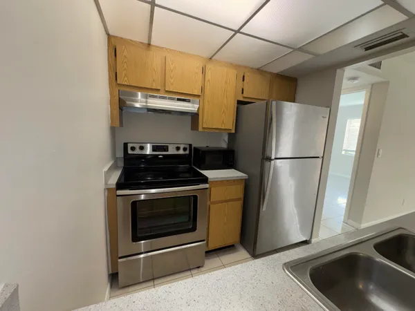 $1,600 | 1854 Abbey Road, Unit 102, West Palm Beach, FL 33415