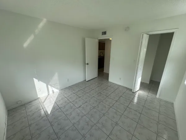 $1,600 | 1854 Abbey Road, Unit 102, West Palm Beach, FL 33415