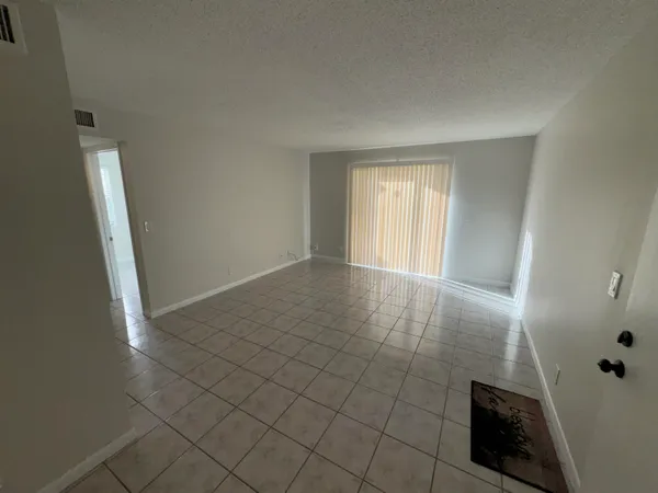 $1,600 | 1854 Abbey Road, Unit 102, West Palm Beach, FL 33415