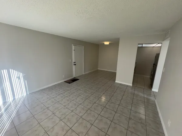 $1,600 | 1854 Abbey Road, Unit 102, West Palm Beach, FL 33415