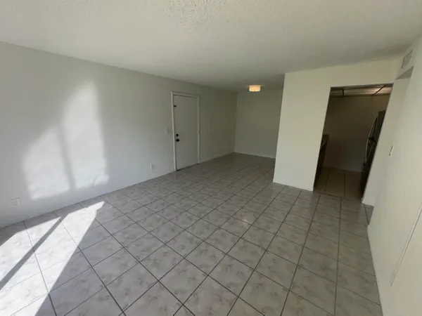 $1,600 | 1854 Abbey Road, Unit 102, West Palm Beach, FL 33415