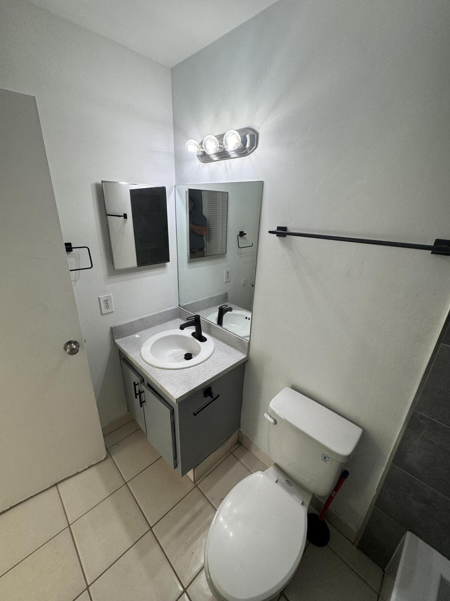 1854 Abbey Road, Unit 102 West Palm Beach, FL 33415 - Photo 10 of 26 Bathroom