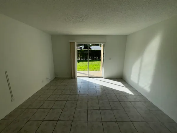 $1,600 | 1854 Abbey Road, Unit 102, West Palm Beach, FL 33415