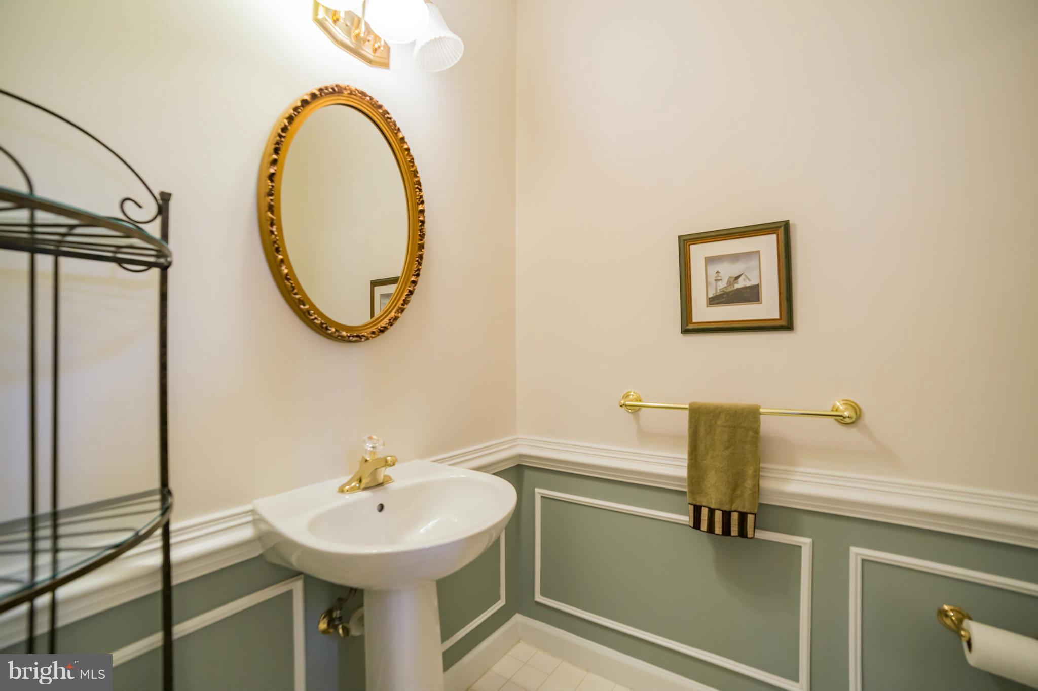 2703 Courthouse Oaks Road Vienna, VA 22181 - Photo 14 of 30 Bath