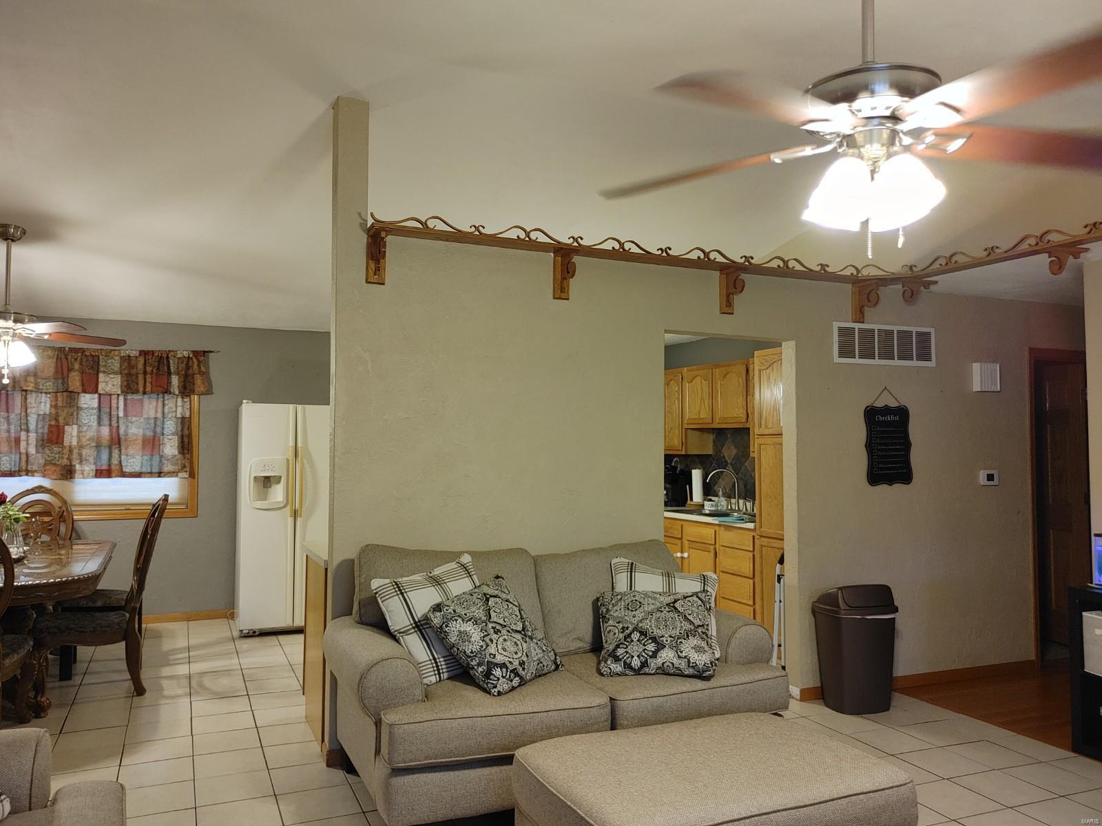 927 Long Branch Road Troy, IL 62294 - Photo 11 of 46 Gallery Image 11
