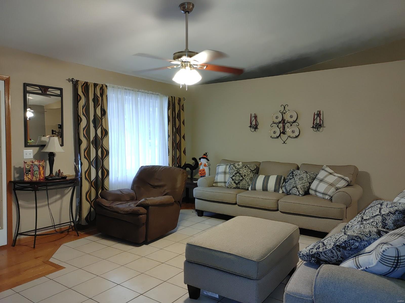 927 Long Branch Road Troy, IL 62294 - Photo 12 of 46 Gallery Image 12