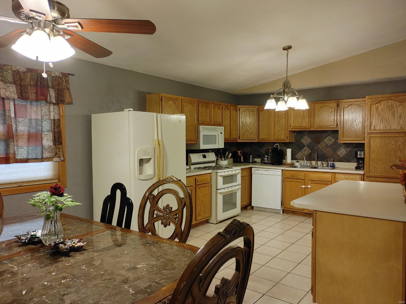 927 Long Branch Road Troy, IL 62294 - Photo 14 of 46 Gallery Image 14