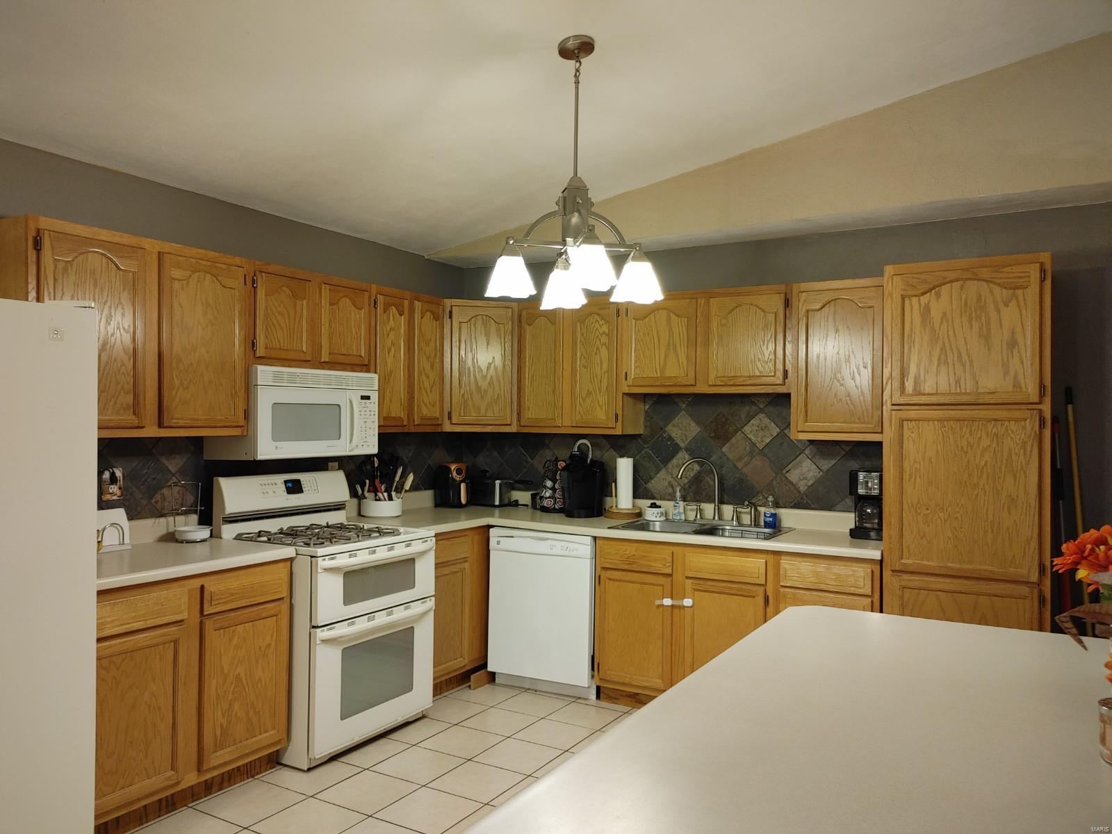 927 Long Branch Road Troy, IL 62294 - Photo 16 of 46 Gallery Image 16