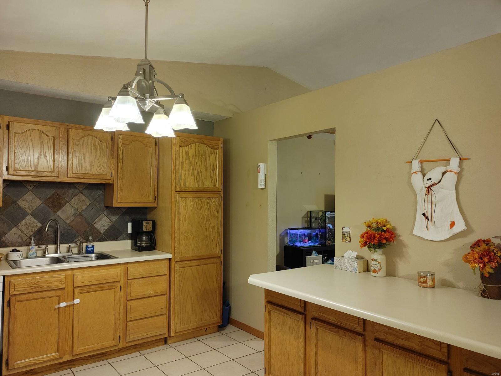 927 Long Branch Road Troy, IL 62294 - Photo 17 of 46 Gallery Image 17